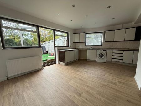 3 bedroom semi-detached house to rent - Photo 4