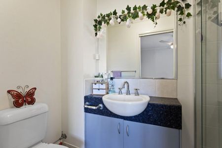 Private Room with Ensuite in Fully Furnished Share Apartment - Photo 4