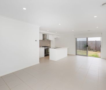 Light-filled, four bedroom home - Photo 3