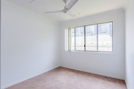 EXCLUSIVE TRI STOREY TOWNHOUSE IN GREAT LOCATION - Photo 4