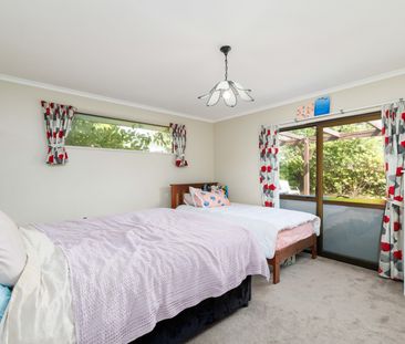 Three bedroom home, Avondale - Photo 5