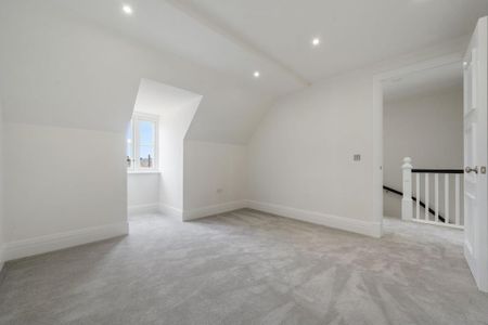 4 bedroom semi-detached house to rent - Photo 3