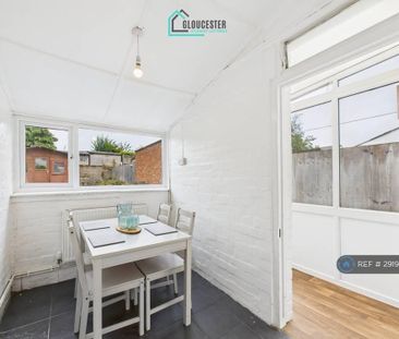 3 bedroom semi-detached house to rent - Photo 3