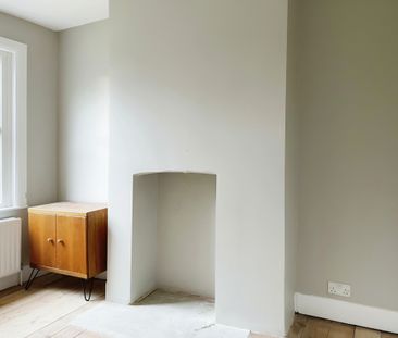 Newly Refurbished 3/4 Bedroom Home to let in Wandsworth - Photo 2