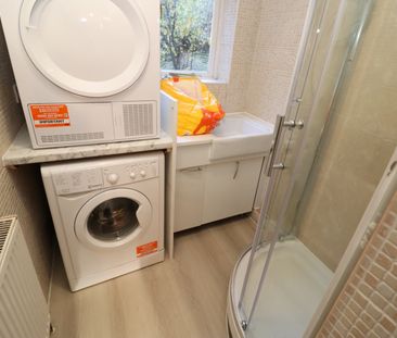 Room in a Shared House, Bow Road, E3 - Photo 1