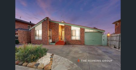 FULLY FURNISHED room available in this renovated rooming house!! UITLITIES INCLUDED IN RENT! - Photo 5