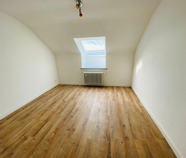 Schöne 2-Zimmer Dachgeschosswohnung in MG-Windberg - Photo 1