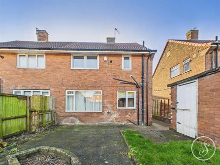 3 bedroom semi-detached house to rent - Photo 5