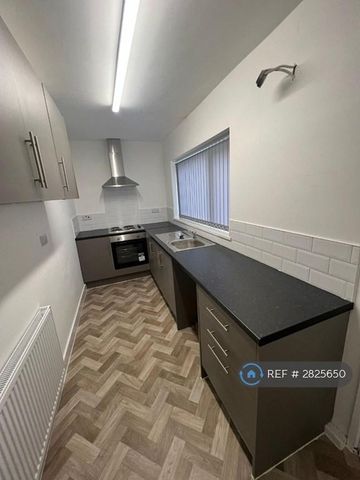 2 bedroom terraced house to rent - Photo 3