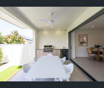 22a Mallard Avenue, Paradise Point, Qld 4216 - Photo 5