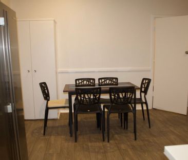 Elizabeth North - Photo 3