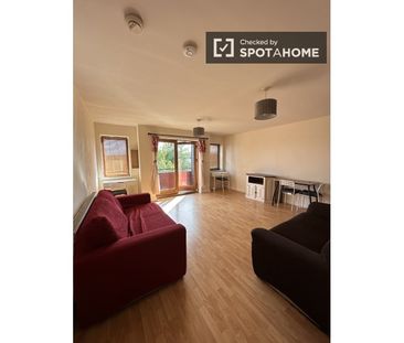 Bed for rent in 2-bedroom apartment in Dublin - Photo 3