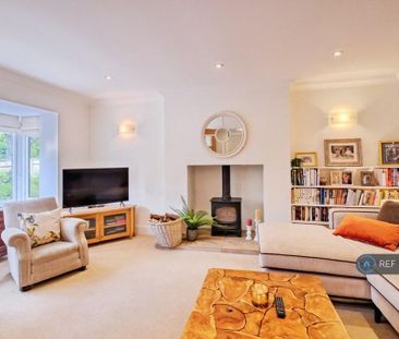 4 bedroom detached house to rent - Photo 1