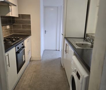 2 Bed Terraced House, Tennyson Road, E15 - Photo 5