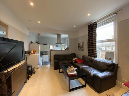 5 bedroom semi-detached house to rent - Photo 1
