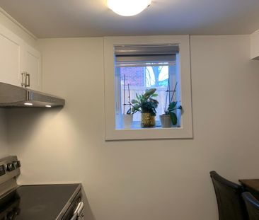 For Lease - 30 Westminster Circle, Barrie, Ontario - Photo 2