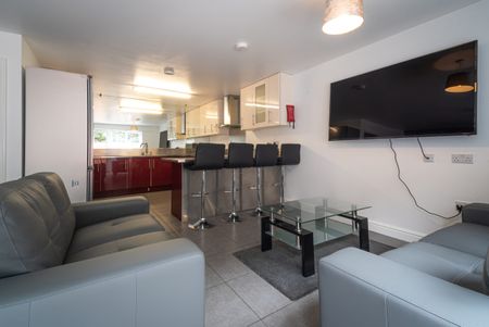 Room 6 Available, Riverside En Suite, 11 Bedroom House, Willowbank Mews – Student Accommodation Coventry - Photo 4