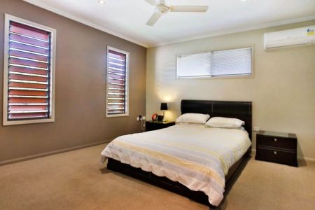 Executive-Style Entertainer with Pool and Media Room - Photo 4