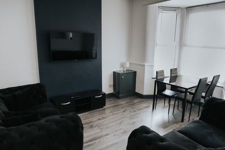 5 Bed Terraced House, Boswell Street, L8 - Photo 2