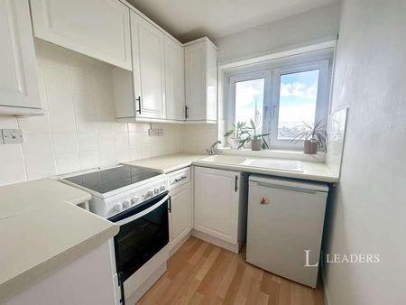 Hammond Court, South Street, Gosport, Hampshire, PO12 - Photo 3