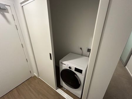 MODERN SPACIOUS BRAND NEW - TWO BEDROOM APARTMENT - WELLINGTON CITY - Photo 3