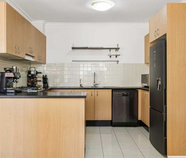 Spacious Apartment Plus Study - Photo 4