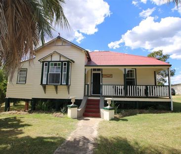 76 Martin Street, 2372, Tenterfield Nsw - Photo 2