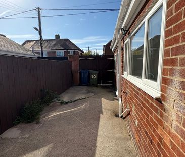 3 bedroom terraced house to rent - Photo 6
