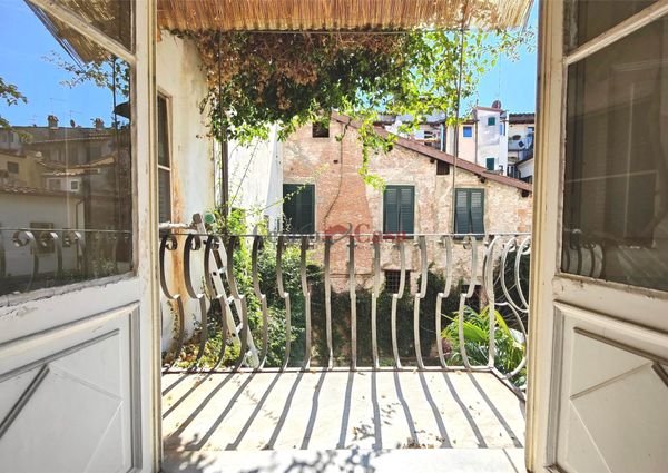 Appartamento non arredato, di ampia metratura, con 3 camere!