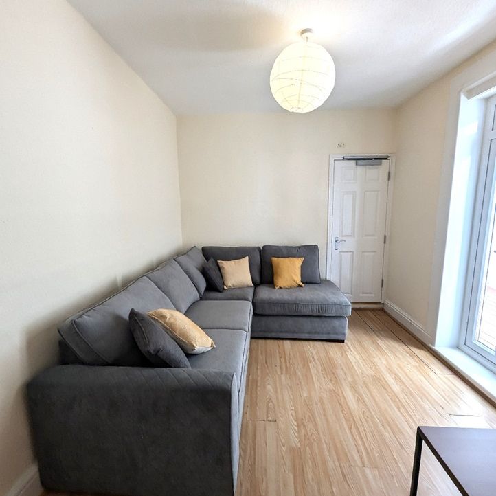 5 Bed Terraced House, Gloucester Road, BS7 - Photo 1