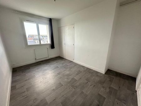 Location Appartement 3 pièces 60m² CHERBOURG-EN-COTENTIN 50100 - Photo 2