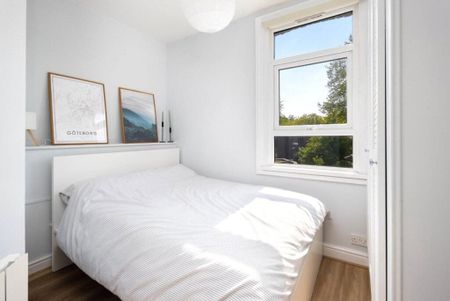 1 Bed Flat, Lewisham Way, SE14 - Photo 3