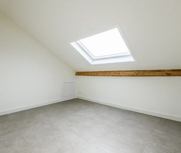 Prachtig gerenoveerd duplexappartement met groot zonneterras en open zicht, gelegen vlakbij de Zoutelaan en de Dumortierlaan. Garage mogelijk. - Foto 1