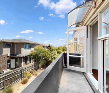 Prime Position in the Balwyn High School Zone – Light-Filled 2 Bedr... - Photo 4