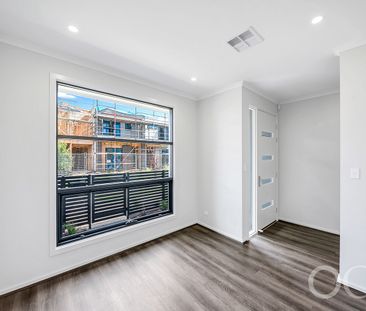 Open The Door To Light-Filled Living & Modern Ease - Photo 3