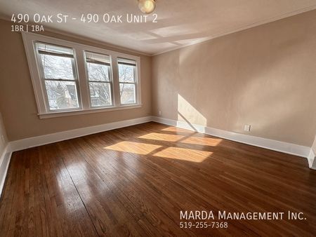 SPACIOUS 1-BEDROOM/1-BATH APARTMENT ON SECOND FLOOR-ALL UTILITIES INCL - Photo 4