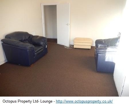 3 bedroom flat to rent - Photo 2