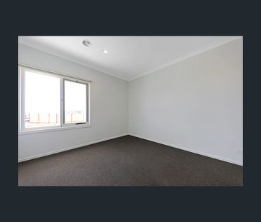 8 Moonambel Road, Eynesbury, Vic 3338 - Photo 1