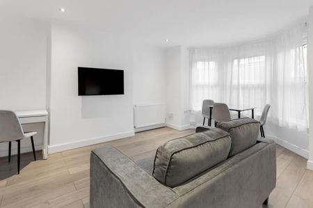 1 bedroom Flat To Let - Photo 3