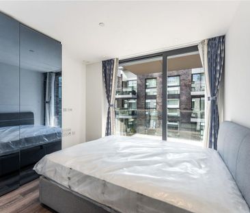 A modern seventh-floor apartment in the heart of Aldgate, E1. - Photo 6
