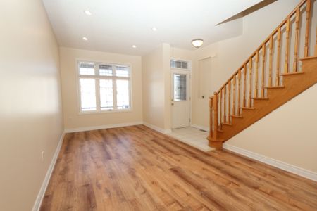 For Lease - 41 Chelton Dr Drive, Richmond Hill, Ontario - Photo 3