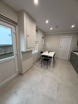 Room in a Shared House, Moffat Road, CR7 - Photo 1