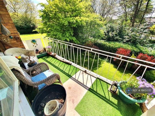 1 bedroom in a flat share to rent - Photo 1