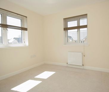 Semi-detached house to rent on - Photo 3