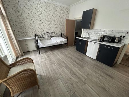 1 bedroom flat to rent - Photo 5