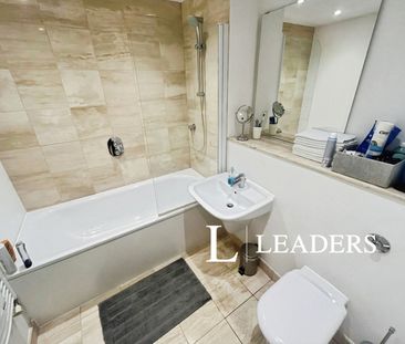 3 bedroom apartment to rent Palmeira Avenue, Hove, East Sussex, BN3 - Photo 4