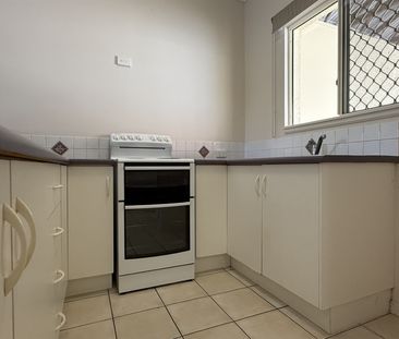 2 BEDROOM TOWNHOUSE IN CENTRAL LOCATION + TRANQUIL COURTYARD - Photo 5