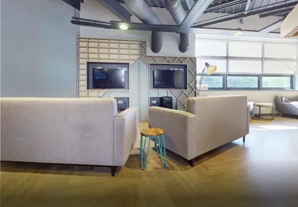 Silver Studio - Photo 1