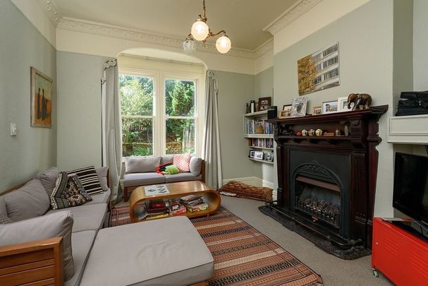 large family home - Photo 1