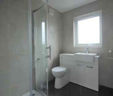 5 bedroom semi-detached house to rent - Photo 3